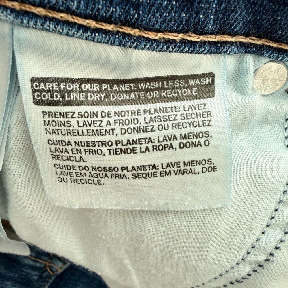Levi’s Classic Bermuda Shorts W32 Dark Wash Mid Rise 12” Inseam - Picture 6 of 6